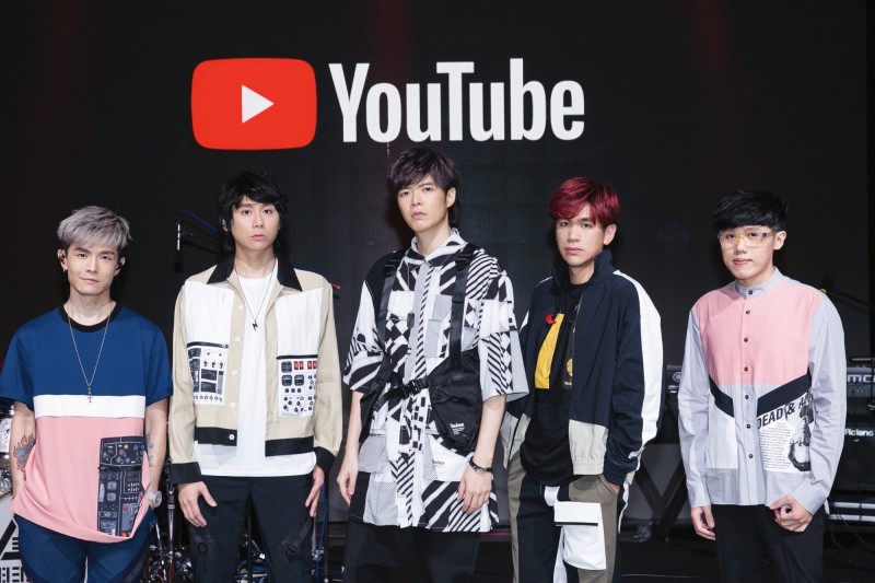 八三夭線上開唱吸0萬人同嗨阿信上線點唱神曲 自由娛樂