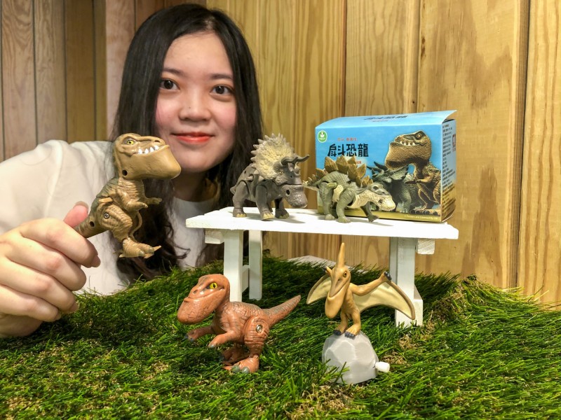 全家與戽斗恐龍合作發條公仔飲料冰品加價購活動。（業者提供）