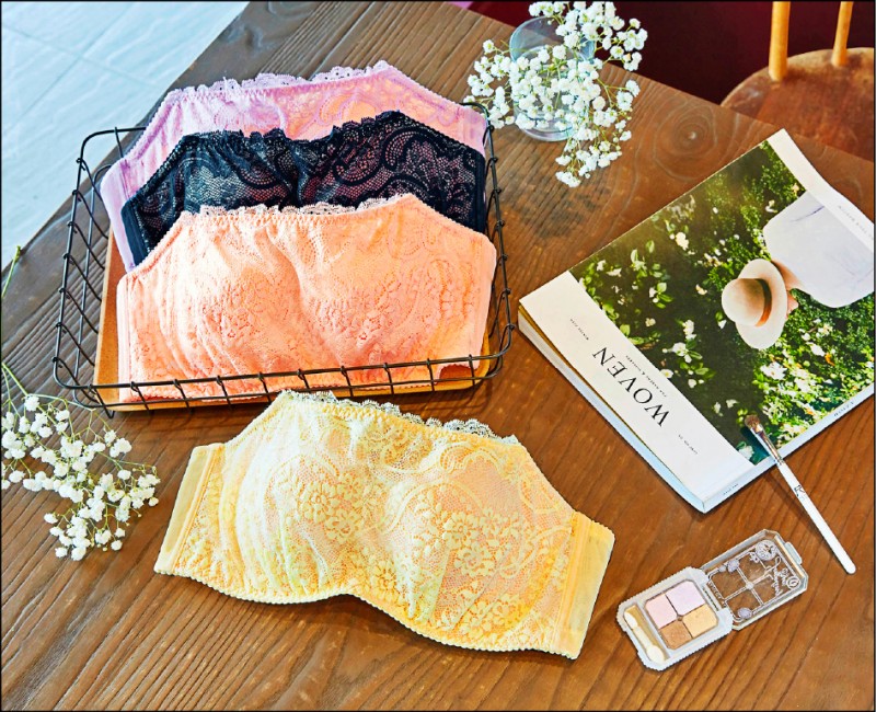 Easy Shop「一券換一件」振興商品，夢幻蕾絲系列夏日穿搭平口內衣，以200元振興券即可換一件。