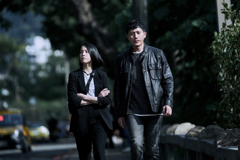 莫子儀（右）與程予希在《追兇500天》中搭檔破案，有如台版福爾摩斯與華生。（七十六号原子提供）
