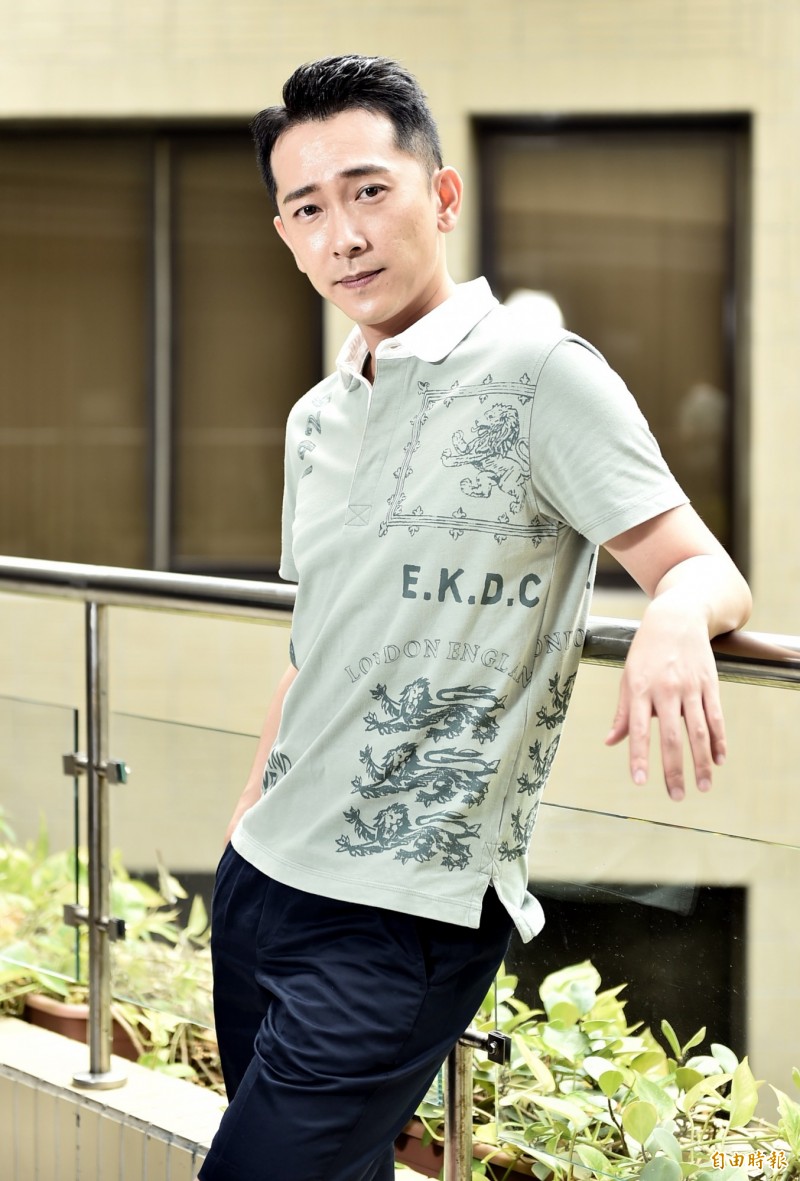 「表演是為了角色跟觀眾，得獎放後面」是施名帥表演的原則。（記者陳奕全攝）