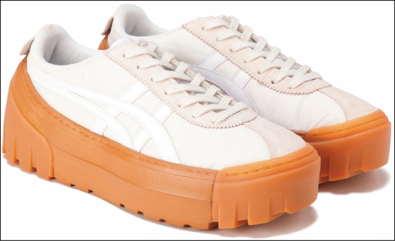 Onitsuka Tiger Delegation Chunk（奶油白），4,980元。