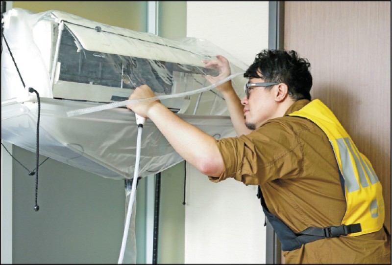 「呼叫黃背心」主打專業家電清洗服務。