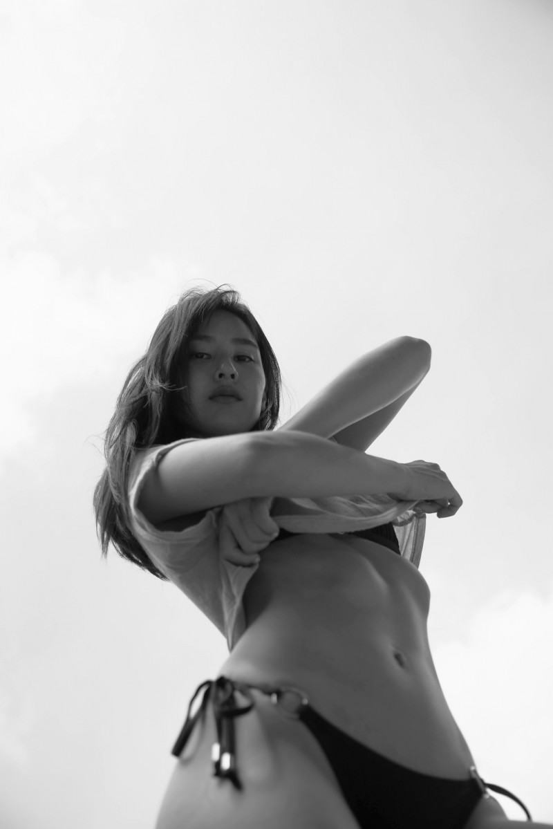 房思瑜出道19年首度拍攝寫真書。（TVBS提供）