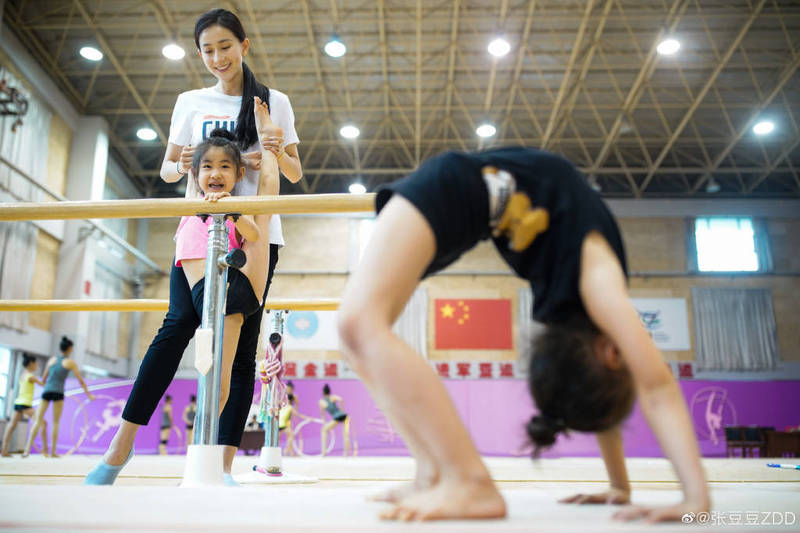 張豆豆退役後，轉當體操教練。（翻攝自微博）