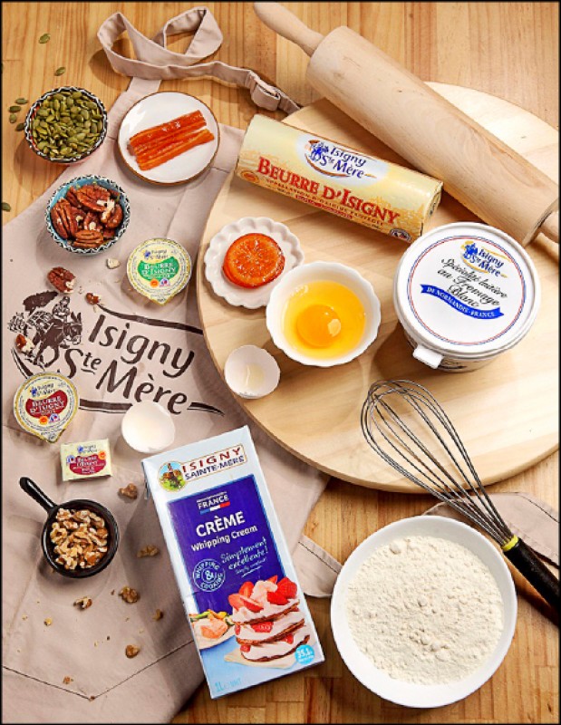 依思尼AOP發酵奶油（有鹽／無鹽），售價約40～300元；動物性鮮奶油，約220元。白乳酪，約220元。（元寶實業）