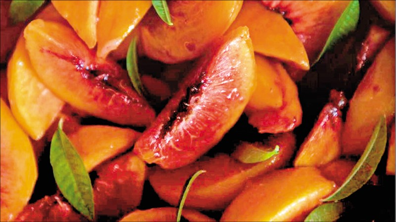 TOM FORD用蜜桃氣息揭開深層歡愉慾望。