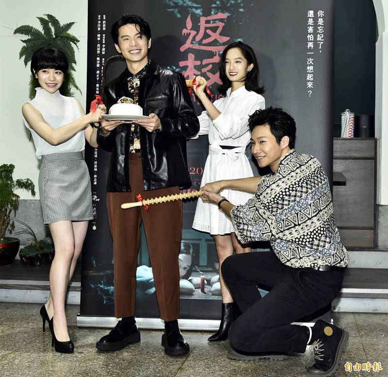 公視《返校》影集茶敘；黃冠智（右起）、韓寧、姚淳耀、李玲葦。（記者陳奕全攝）