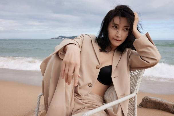李冰冰 激曬黑Bra 李冰冰海邊解放露半球- 自由娛樂