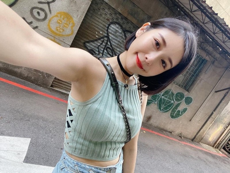 Albee擁有甜美臉蛋及火辣身材。（翻攝自IG）