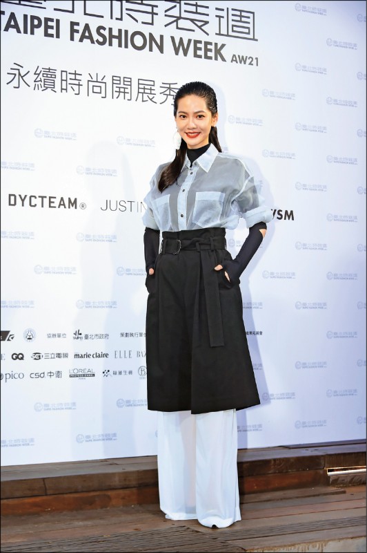 曾之喬穿DOUCHANGLEE春夏新裝出席臺北時裝週永續時尚開展秀。（圖文：記者胡舜翔）