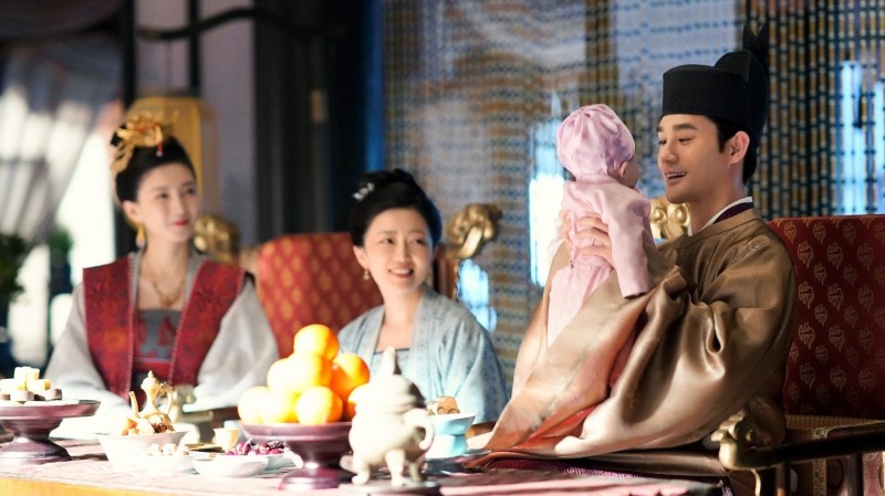 王凱（右）去年以《孤城閉》拿下文榮獎「最佳男主角」。（中視提供）