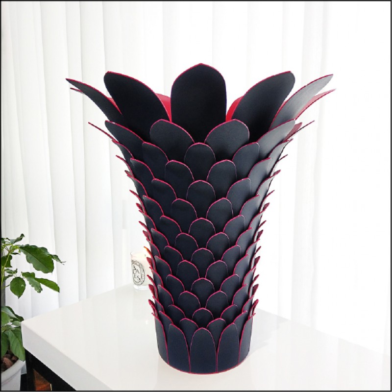 形似鳳梨的Tropicalist花瓶，376,000元。