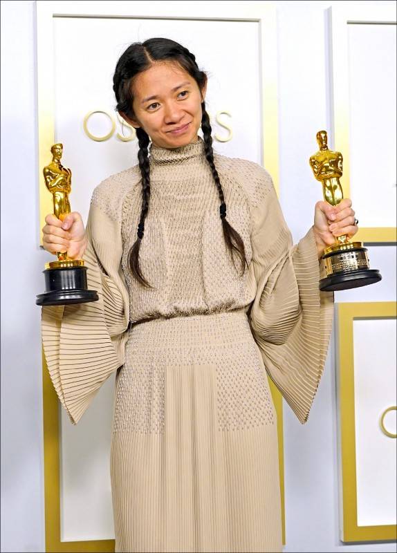 華裔趙婷以電影《游牧人生》勇奪第93屆奧斯卡最佳影片、導演、最佳女主角等3項大獎。（法新社）