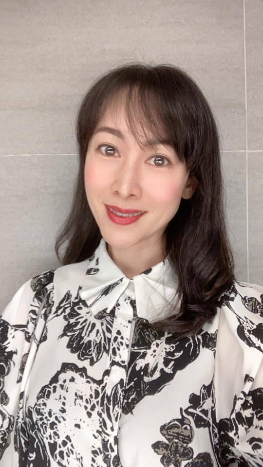 經過20年職場淬鍊，王薇依舊保有當年的美麗外表和溫柔個性。（翻攝自王薇臉書）