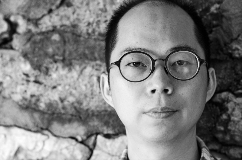 【書與人】 萬川／交換眼睛．讀台灣 － 黃崇凱談《新寶島》 - Vimarsana News