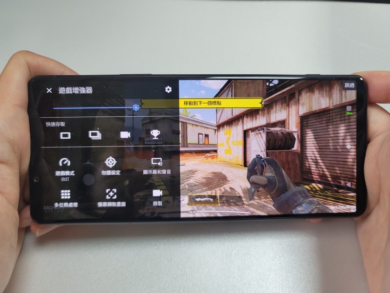 Sony Xperia 1 III強化「遊戲增強器」功能。（記者吳佩樺攝）