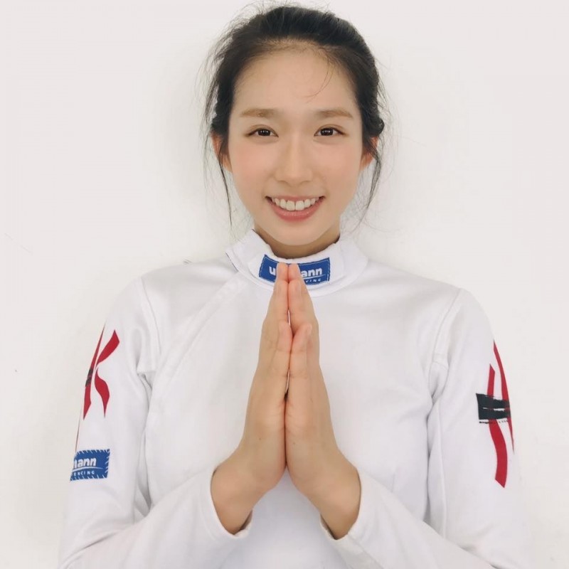 香港擊劍選手江旻憓擁有療癒的招牌笑容。（翻攝自IG）