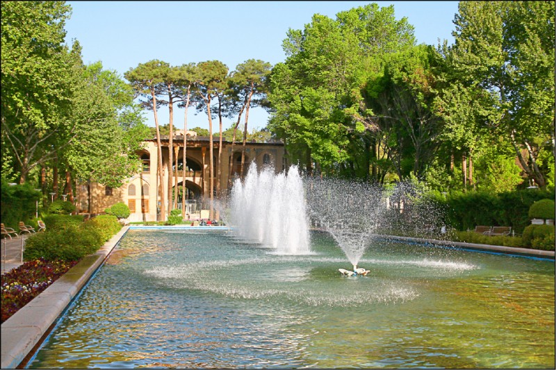 【吃遊聯盟】文學伴遊伊朗 《世界之用》揭開奇幻國度