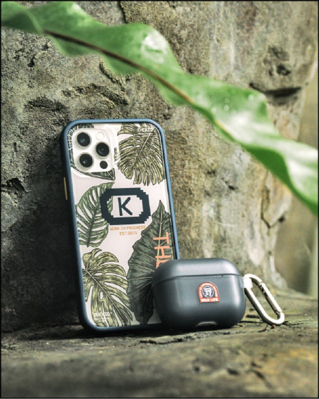 KID×RhinoShield聯名推出多款防摔背蓋手機殼與AirPods保護套。圖為植物系野生KID手機殼，約830元；AirPods保護套，約590元。