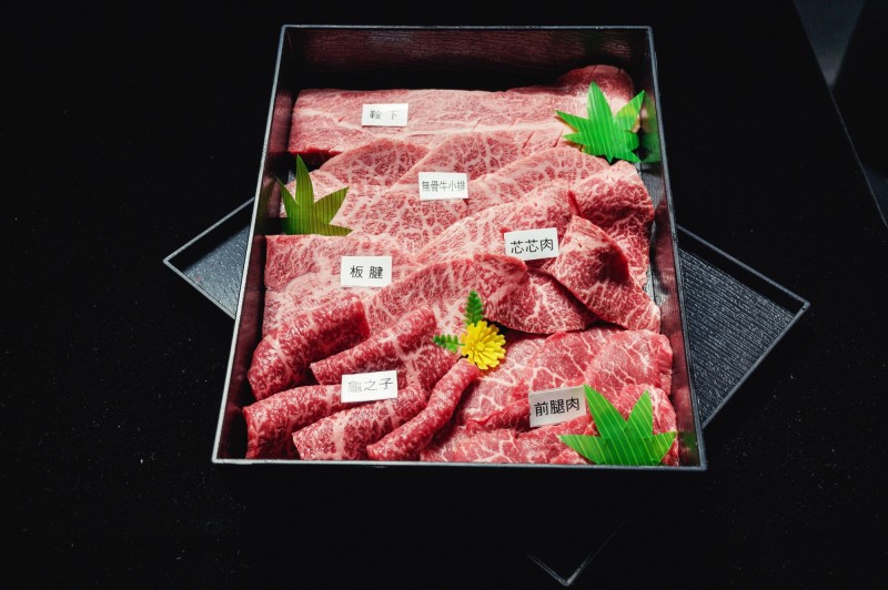 日本和牛燒肉禮盒（中）3～5人份5,800元。（俺達的肉屋提供）