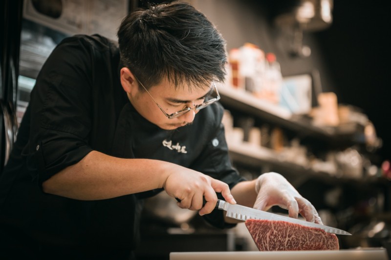 主廚鍾佳憲對日本和牛的鑽研與知是量十分驚人。（俺達的肉屋提供）