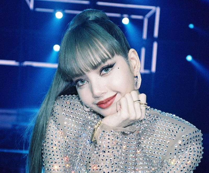 （影音）拿50億逼脫粉怎麼辦？Lisa「霸回9字」 網暈了：求包養 - 自由娛樂