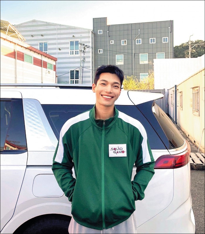 魏嘏雋因演出《魷魚遊戲》中的警察，獲得許多網友討論。（翻攝自IG）