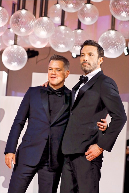 麥特戴蒙和班艾佛列克（右）攜手創作《最後的決鬥》劇本，順利打動導演雷利史考特。（路透）