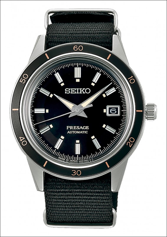 Seiko Presage Style 60’s系列除了象牙白色面盤，另有黑色錶盤搭配尼龍錶帶的型號SRPG09J1錶款。15,500元。（Seiko提供）