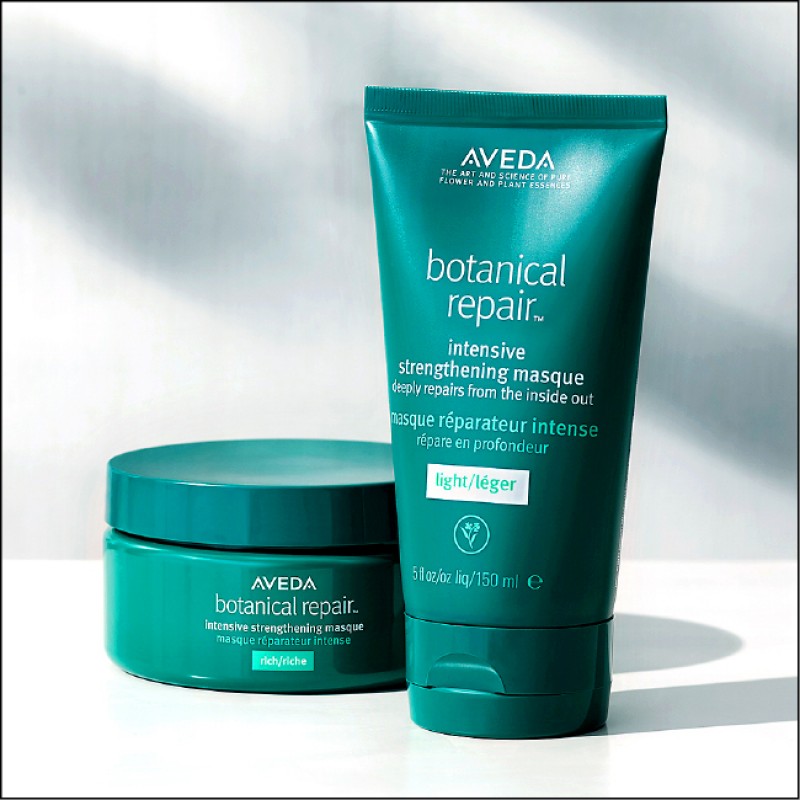 AVEDA花植結構重鍵護髮乳，150ml／1,600元；花植結構重鍵護髮膜，200ml／2,200元。