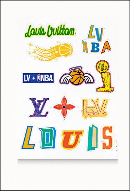 LV為籃球架附上多款繽紛貼紙，可為樹脂玻璃背板添上個人點綴。（翻攝自tw.louisvuitton.com）