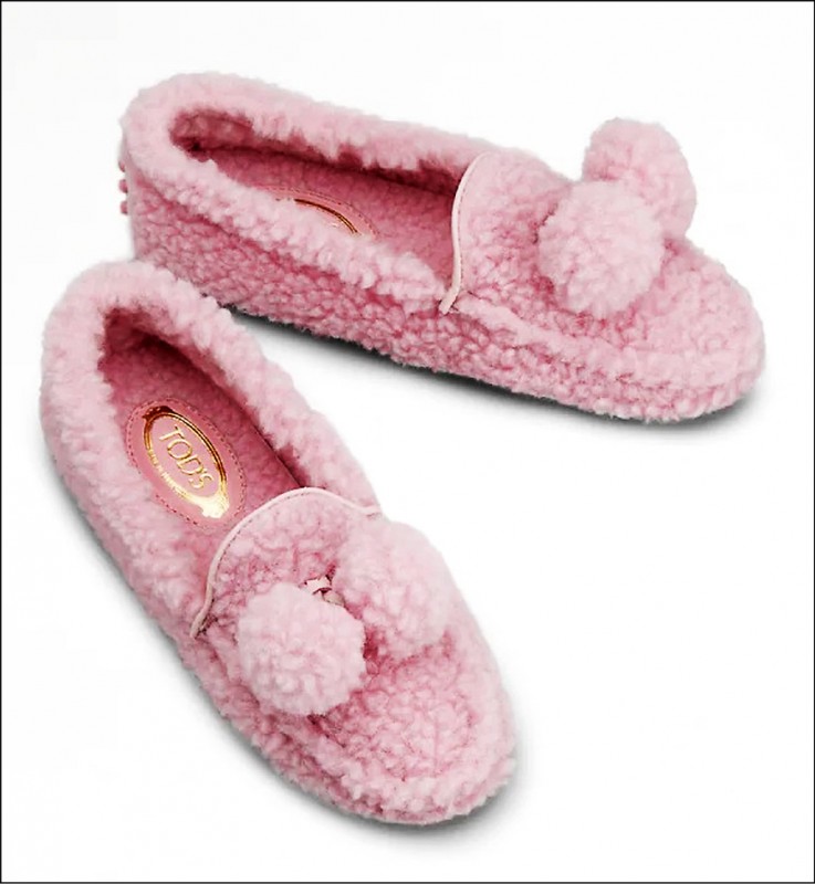 Tod’s羊毛絨粉色豆豆鞋，21,800元。