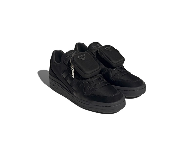 adidas for Prada Re-Nylon Collection聯名Forum鞋款（黑色），30,000元。（adidas提供）