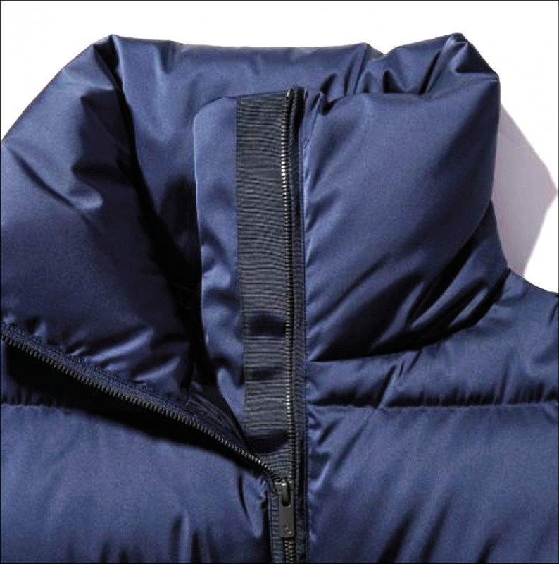 網路購衣要特別注意衣服細節，例如，細部拉鍊圖。（翻攝自：uniqlo.com）