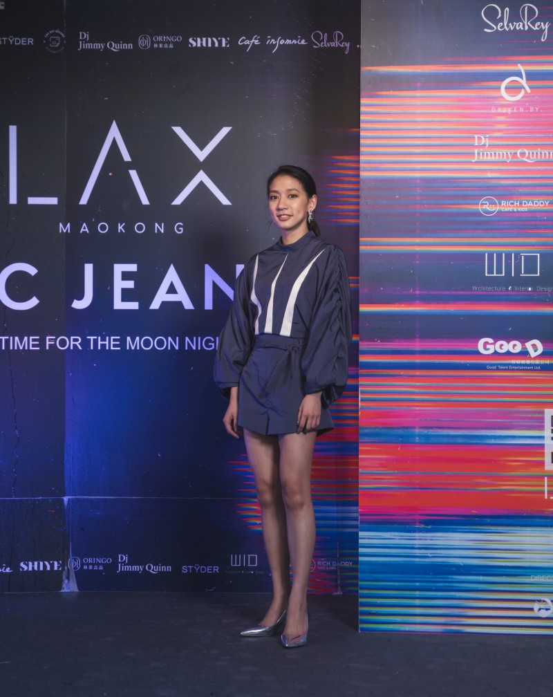 陳妤為C Jean於貓空LAX餐酒館舉辦的「Time For The Moon Night」時裝秀走秀，露腿很自在。（C Jean提供）