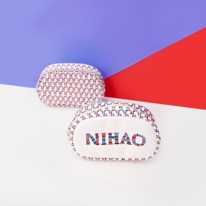 大藝術家系列-NIHAO‧你好萬用包，售價599元，加購價269元。（康是美提供）