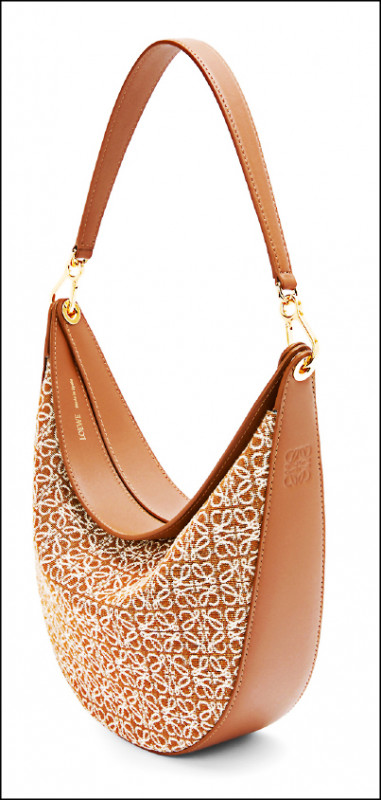 Loewe日曬色緹花帆布Luna肩揹包，73,000元。