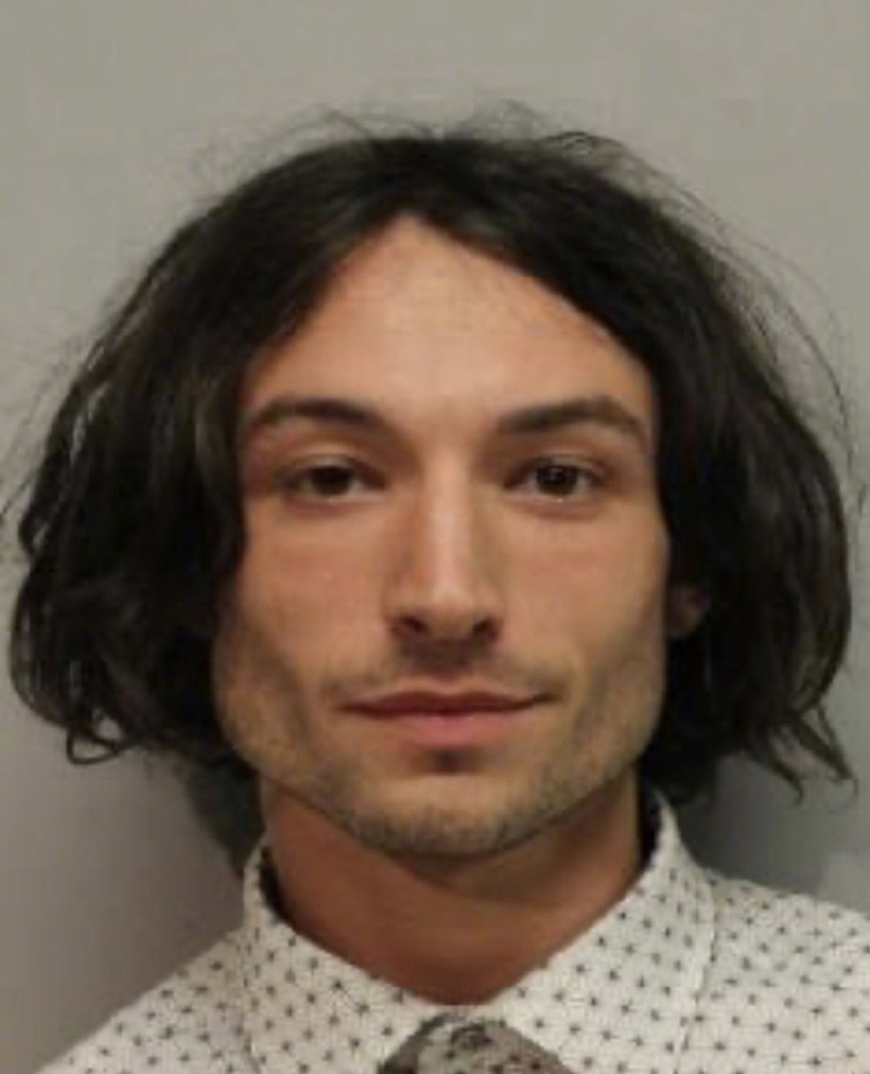 伊薩米勒在夏威夷被捕，當地警方放出他被捕的大頭照。（翻攝自推特）