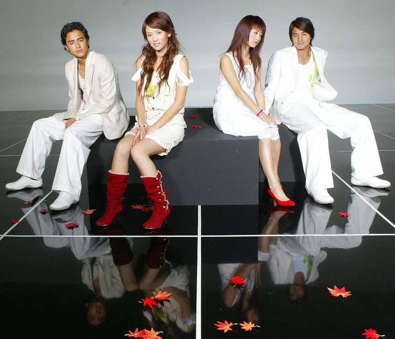 明道（左起）、陳喬恩、趙小僑、王少偉曾經都是喬傑立的藝人。（資料照）