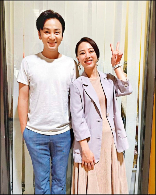 勇兔（右）和張書偉因接觸確診者，目前居家隔離。（翻攝自臉書）