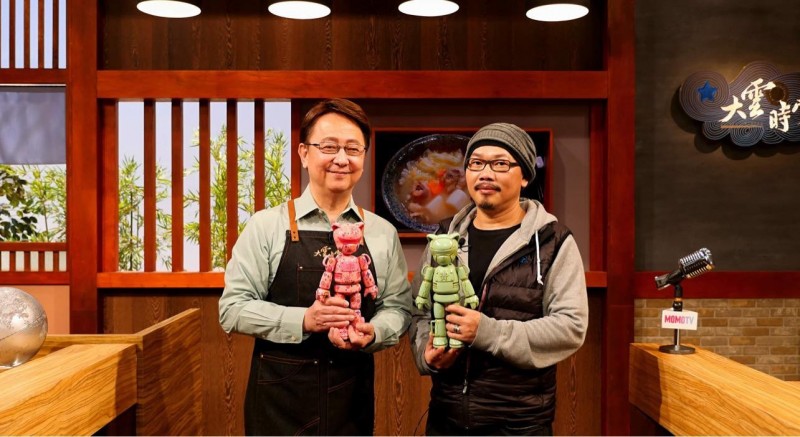 方文山（右）接受《大雲時堂》主持人李四端訪問。（MOMOTV提供）