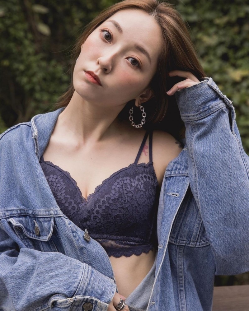 翁馨儀雖然已是2個孩子的媽，身材依舊火辣。（翻攝自IG）