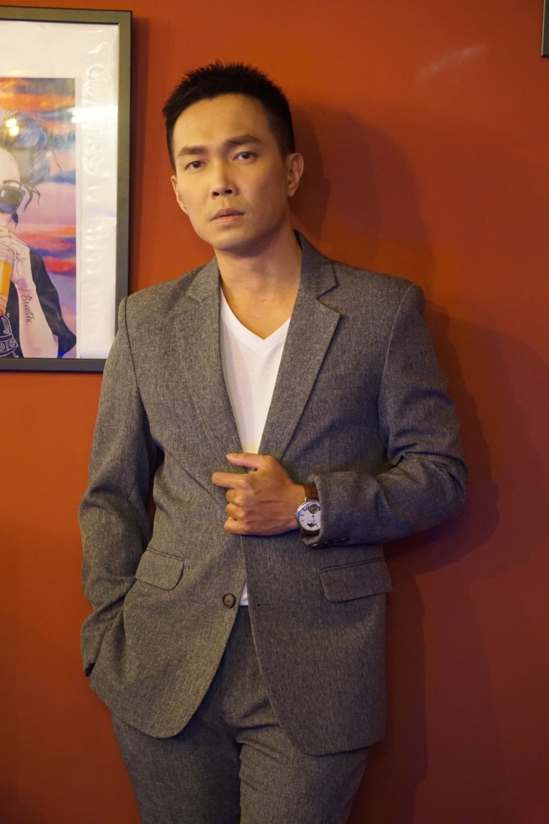 雨中悲痛告解八點檔女神許仁杰一舉動GG「連傘都在拒絕」 - 自由娛樂