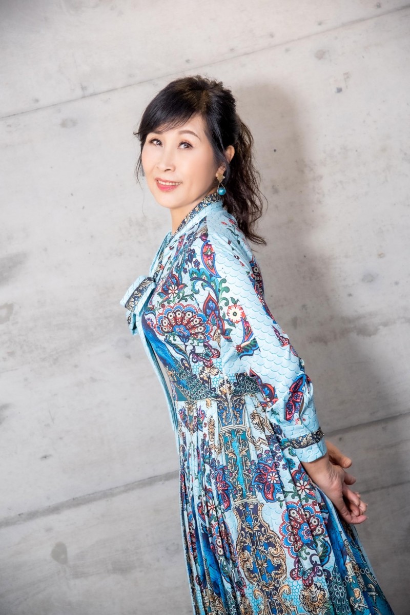 伍珈慧今年68歲，號稱是台語歌壇的「大齡女子」。（音圓唱片提供）