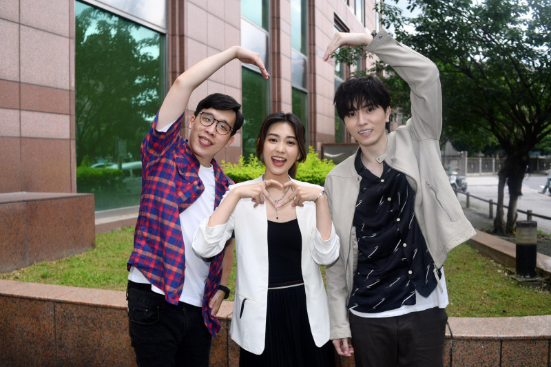 錢俞安（左起）、瑭霏與陳璽安在《外送英雄》飾演緝毒警察，私下學習不少武打動作。（LiTV、樂鑫文化傳媒提供）