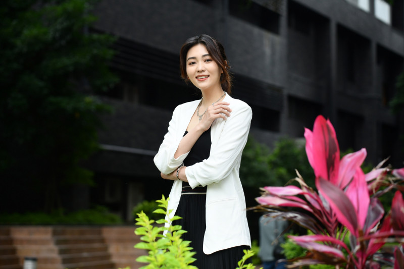 瑭霏在《外送英雄》是緝毒警察裡唯一的一朵花。（LiTV、樂鑫文化傳媒提供）