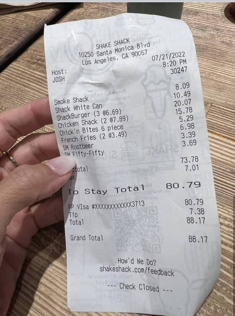 李蒨蓉在美國吃速食店，被物價嚇到。（翻攝臉書）