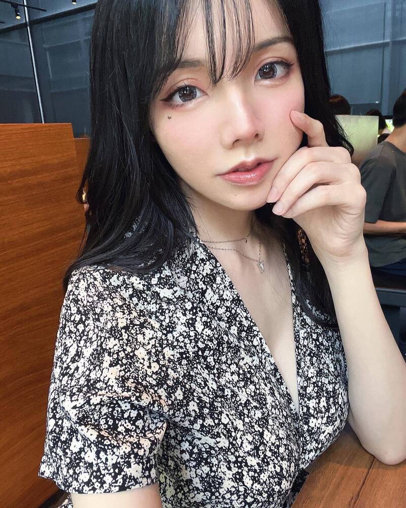 (專訪)網紅愛里變性心路歷程公開!從小遭霸凌 希望社會出現更多唐鳳 - 自由娛樂