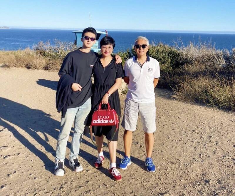 崔佩儀（中）和老公Sam、兒子貝克宇。（崔佩儀提供）